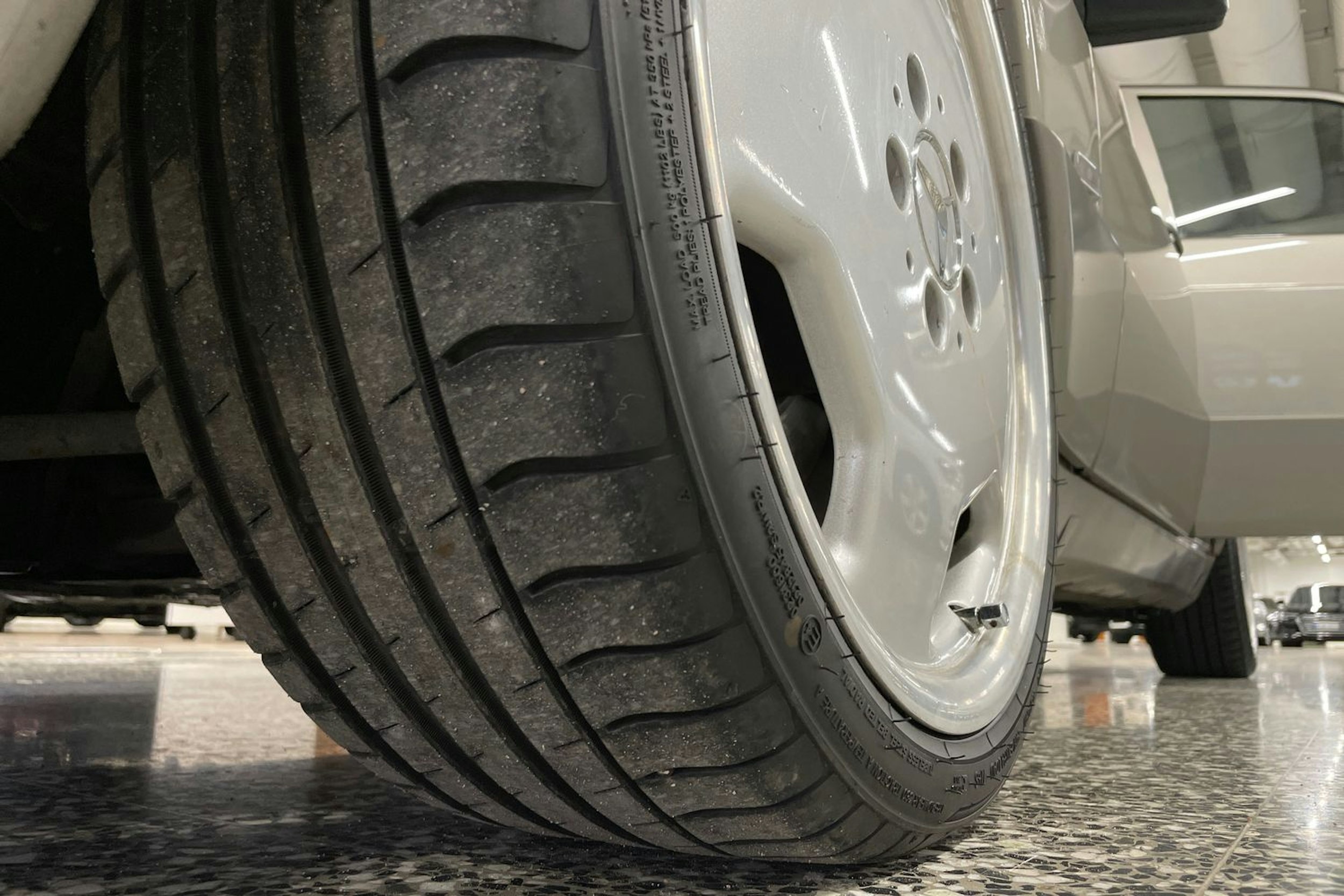 ruskea (beige) Mercedes-Benz 190 1990 kuva 13.