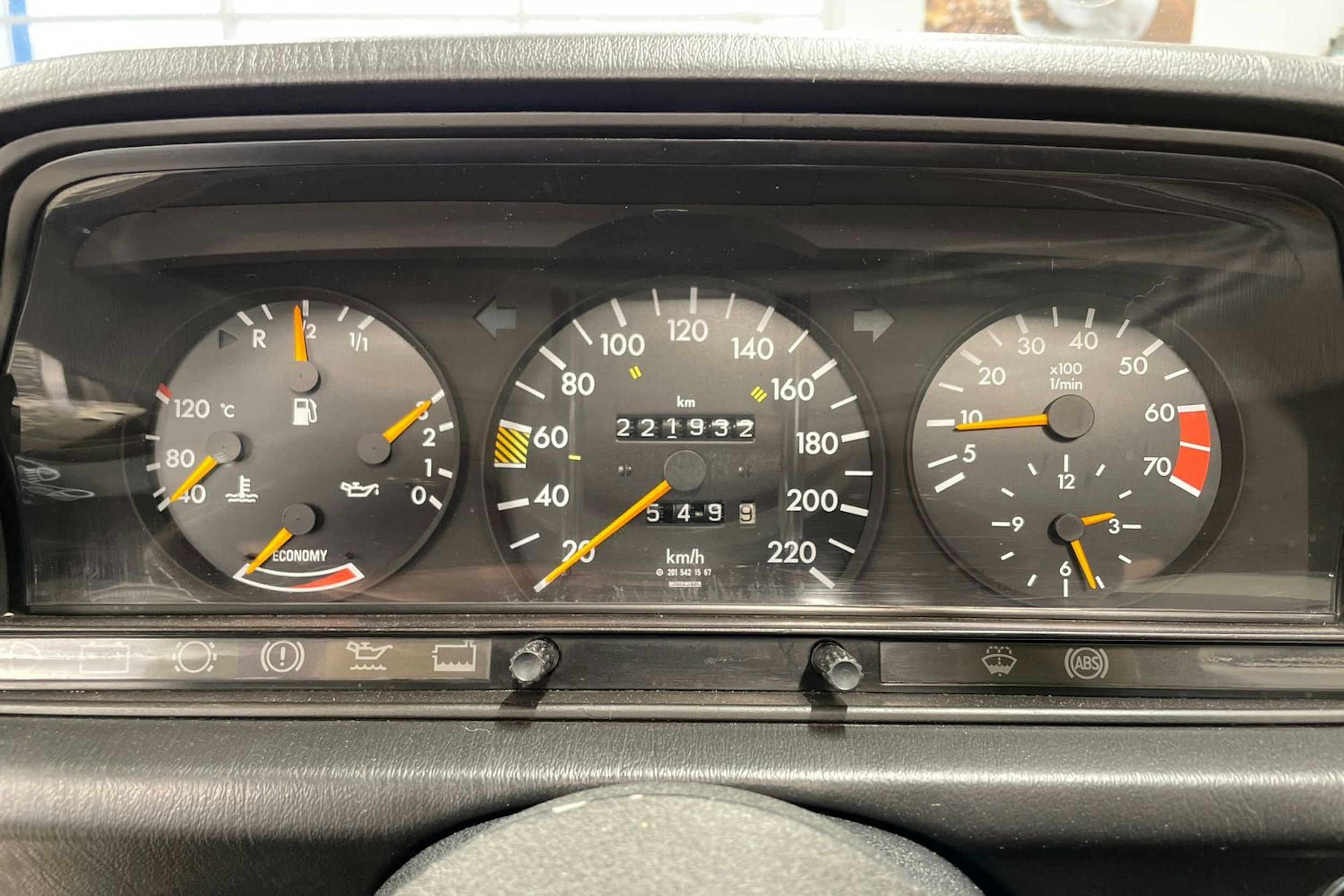 ruskea (beige) Mercedes-Benz 190 1990 kuva 14.