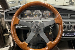 ruskea (beige) Mercedes-Benz 190 1990 kuva 15.