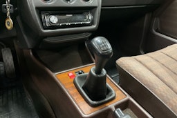 ruskea (beige) Mercedes-Benz 190 1990 kuva 19.