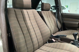 ruskea (beige) Mercedes-Benz 190 1990 kuva 21.