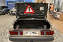 ruskea (beige) Mercedes-Benz 190 1990 kuva 23.