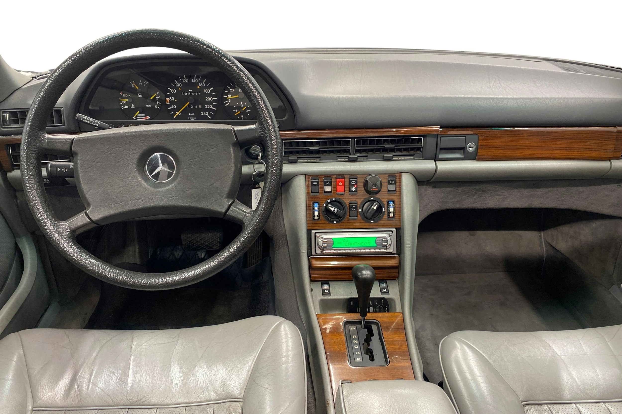 sininen Mercedes-Benz 280 1985 kuva 7.