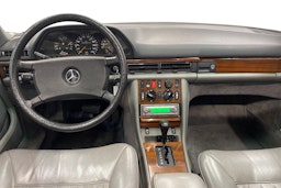 sininen Mercedes-Benz 280 1985 kuva 7.