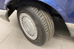 sininen Mercedes-Benz 280 1985 kuva 10.