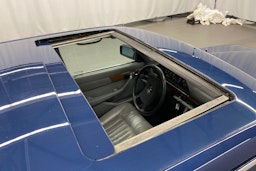 sininen Mercedes-Benz 280 1985 kuva 13.