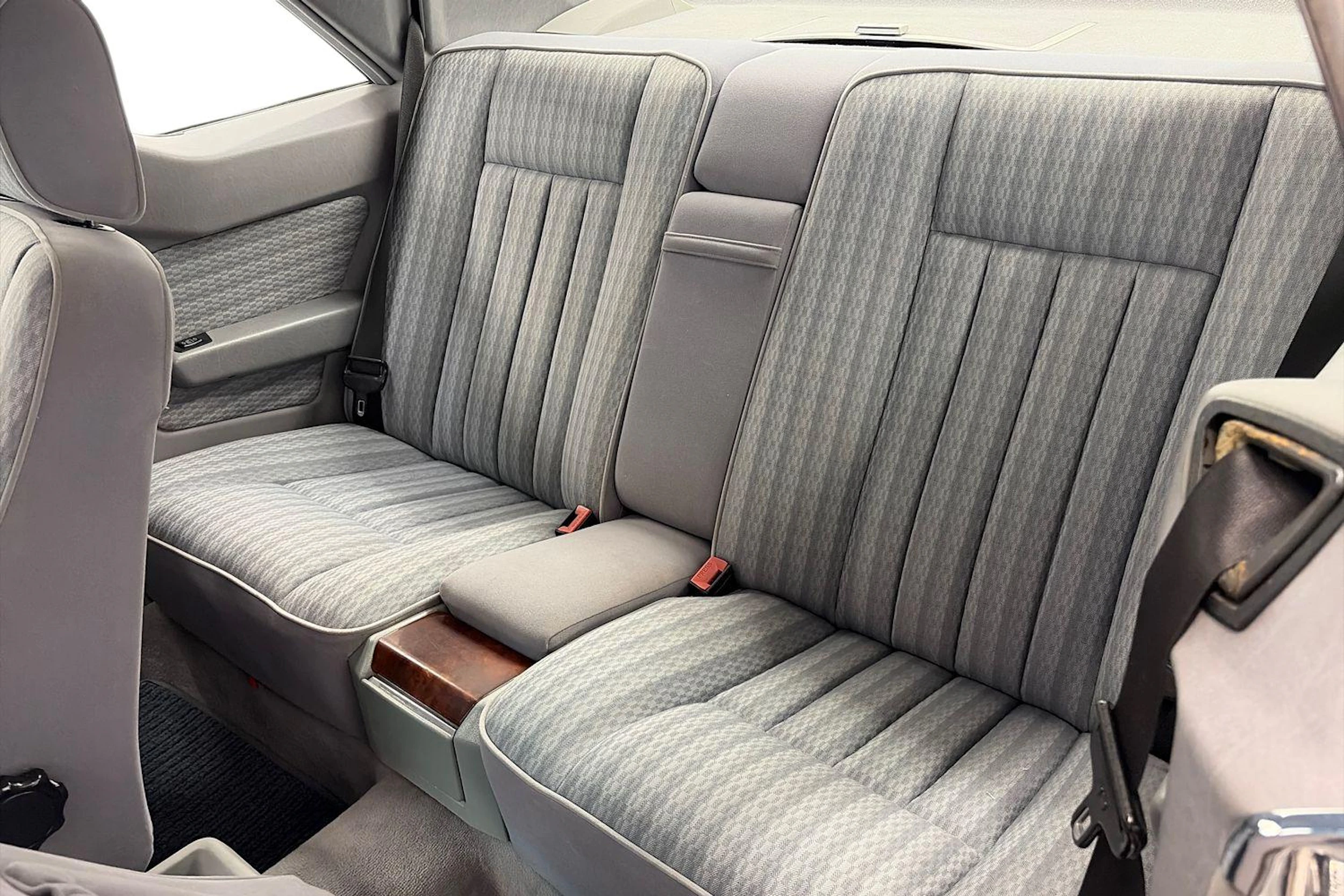 musta Mercedes-Benz 300 1992 kuva 7.