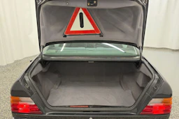 musta Mercedes-Benz 300 1992 kuva 10.