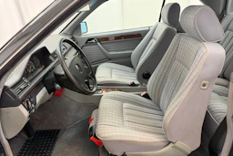 musta Mercedes-Benz 300 1992 kuva 12.