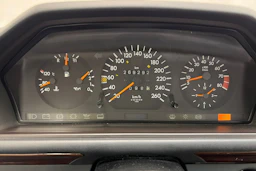 musta Mercedes-Benz 300 1992 kuva 13.