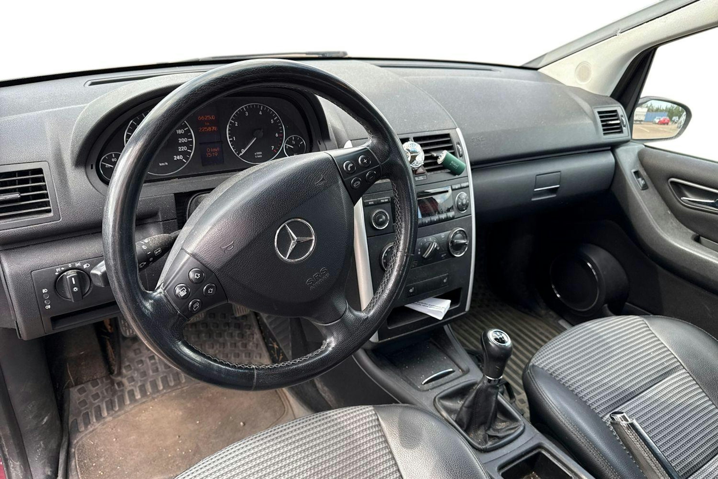 punainen Mercedes-Benz A 2005 kuva 7.