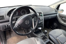 punainen Mercedes-Benz A 2005 kuva 7.
