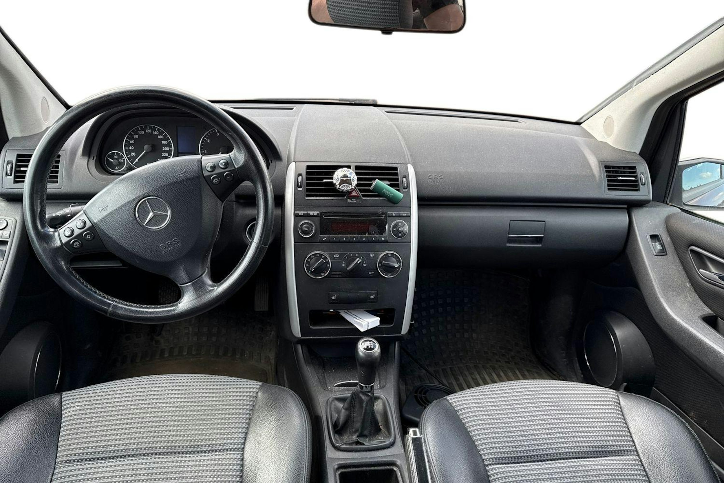 punainen Mercedes-Benz A 2005 kuva 9.