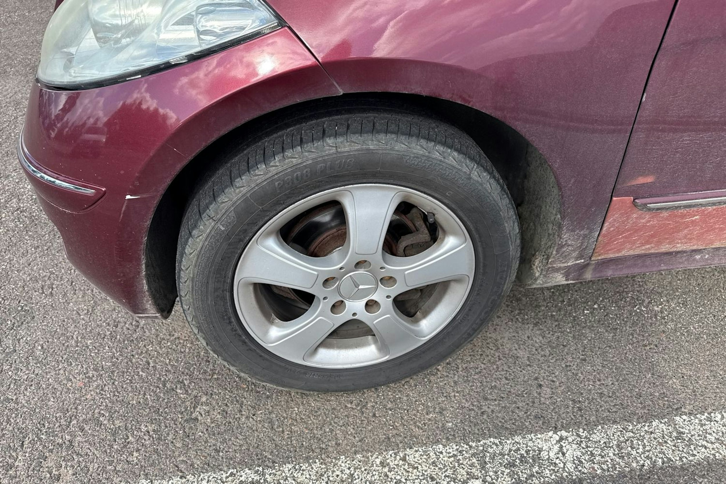 punainen Mercedes-Benz A 2005 kuva 13.