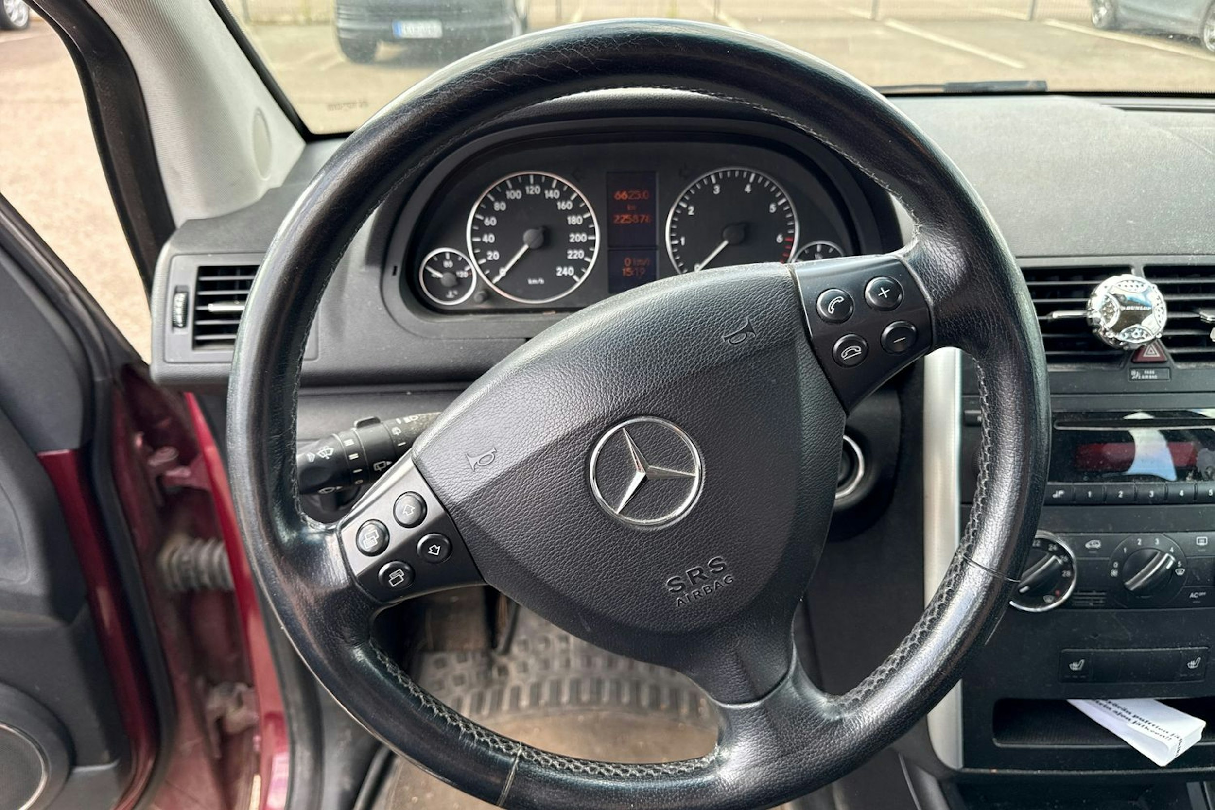 punainen Mercedes-Benz A 2005 kuva 16.