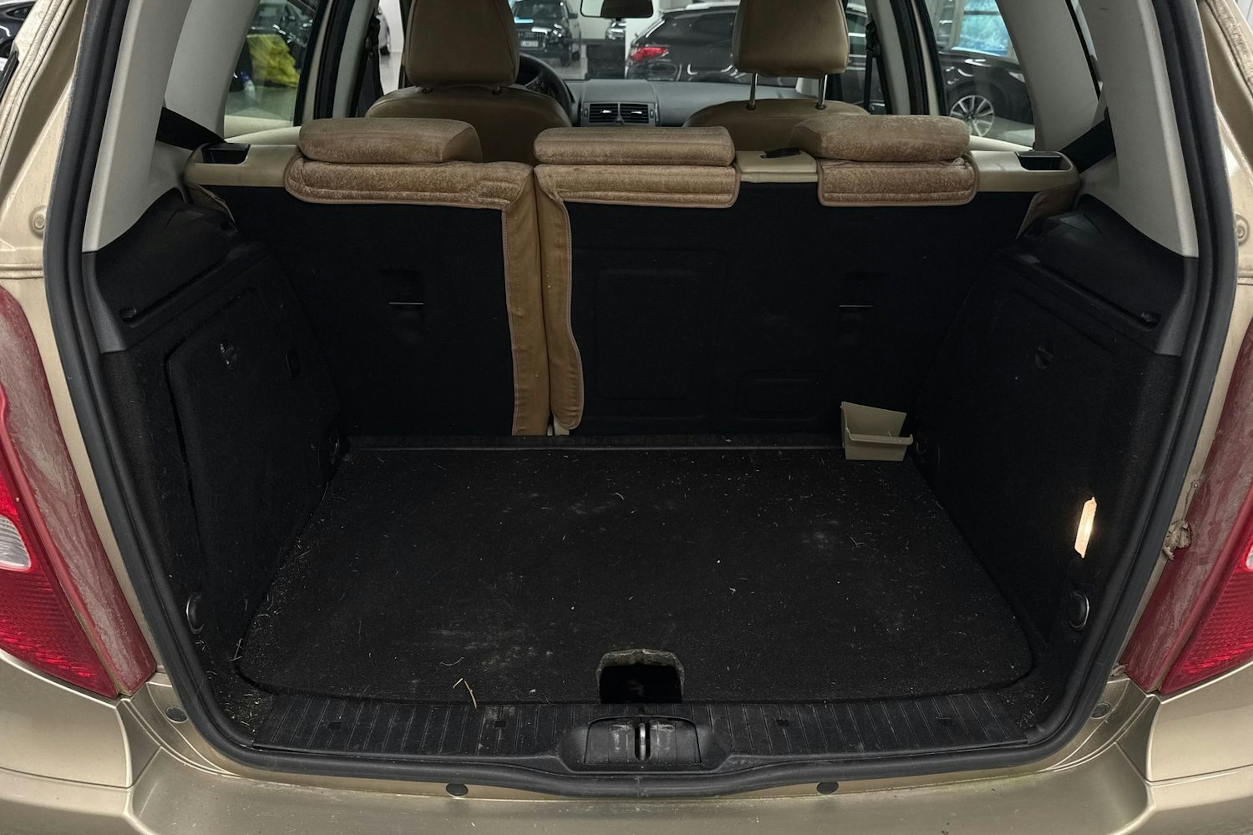 Harmaa Mercedes-Benz A 2006 kuva 24.