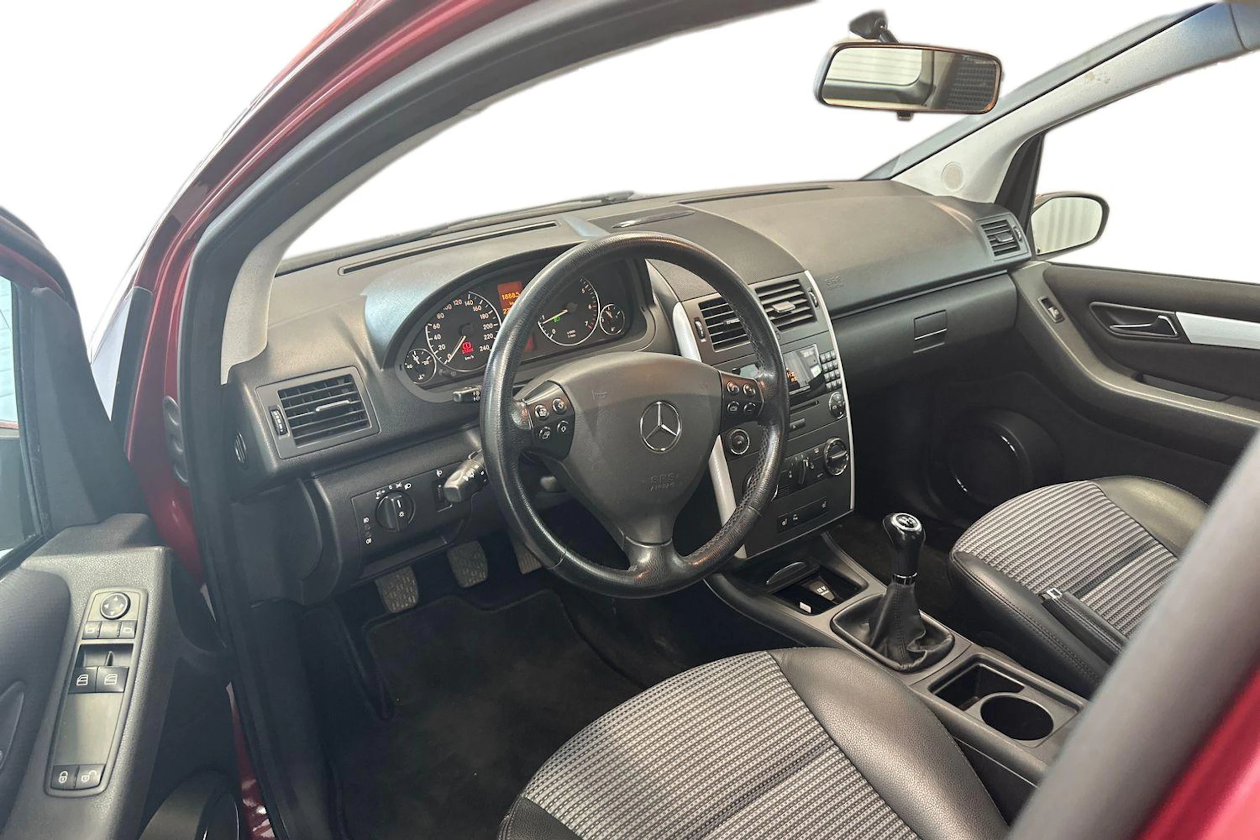 punainen Mercedes-Benz A 2006 kuva 3.