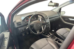 punainen Mercedes-Benz A 2006 kuva 3.
