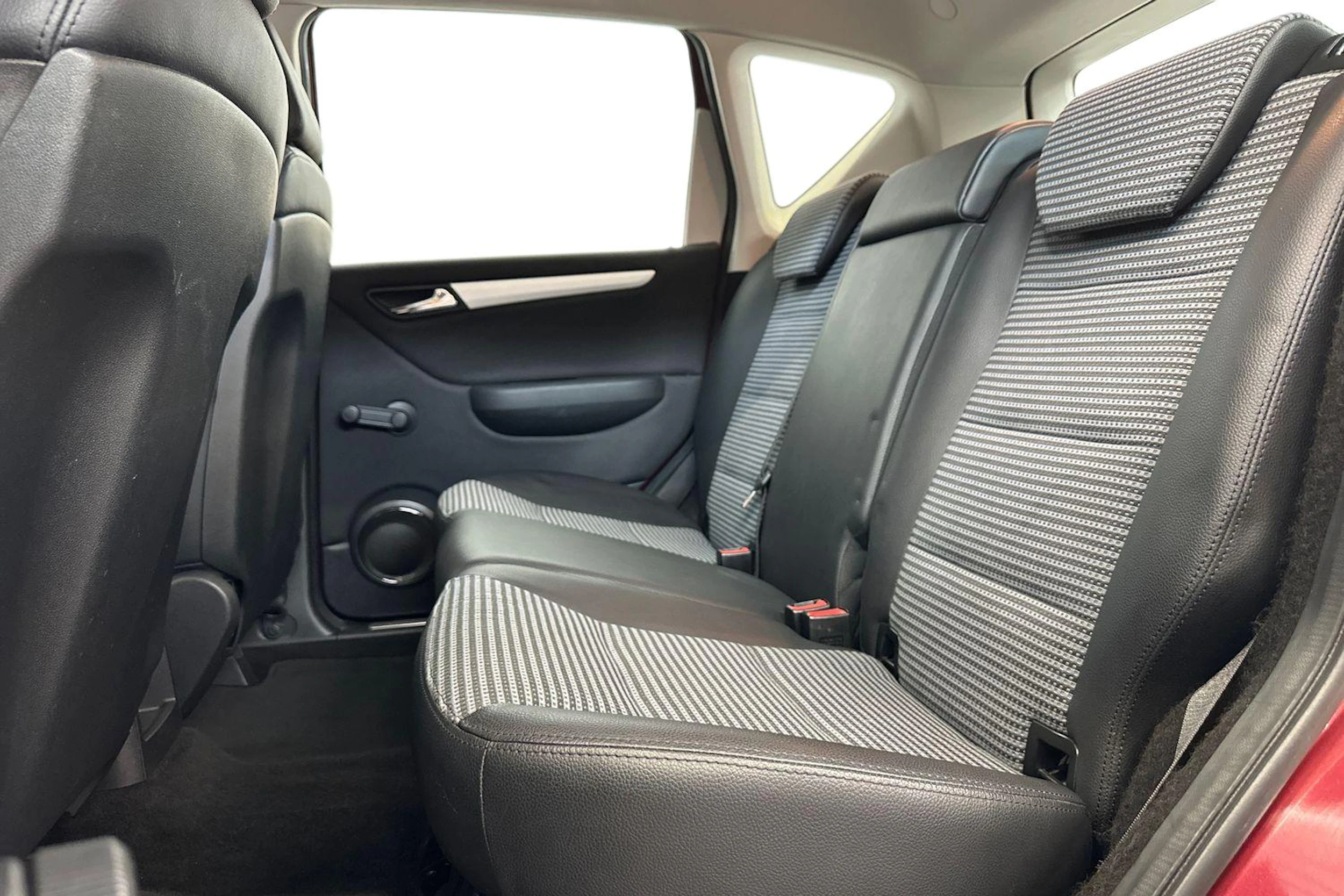 punainen Mercedes-Benz A 2006 kuva 8.