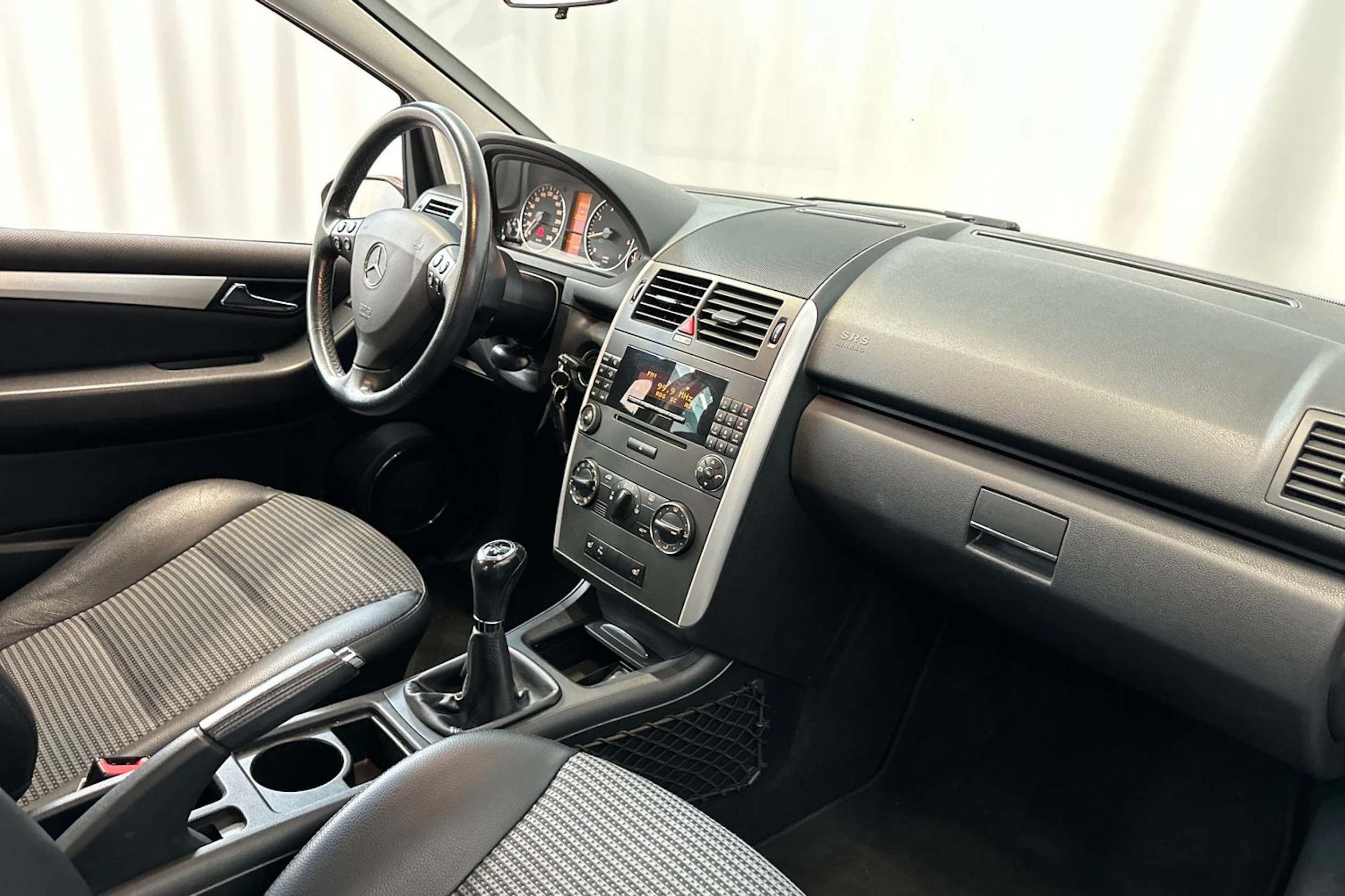 punainen Mercedes-Benz A 2006 kuva 12.