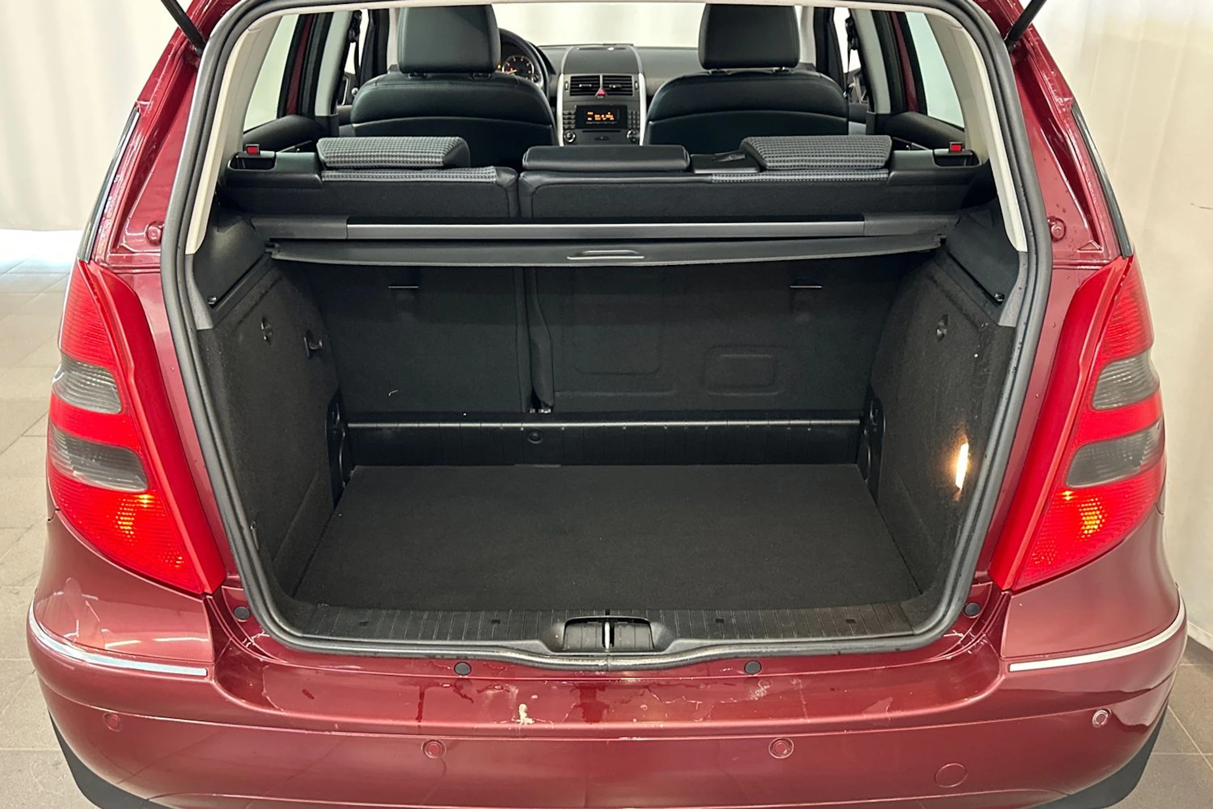 punainen Mercedes-Benz A 2006 kuva 13.