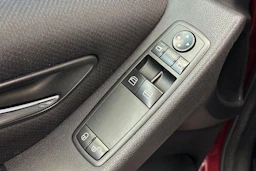 punainen Mercedes-Benz A 2006 kuva 14.
