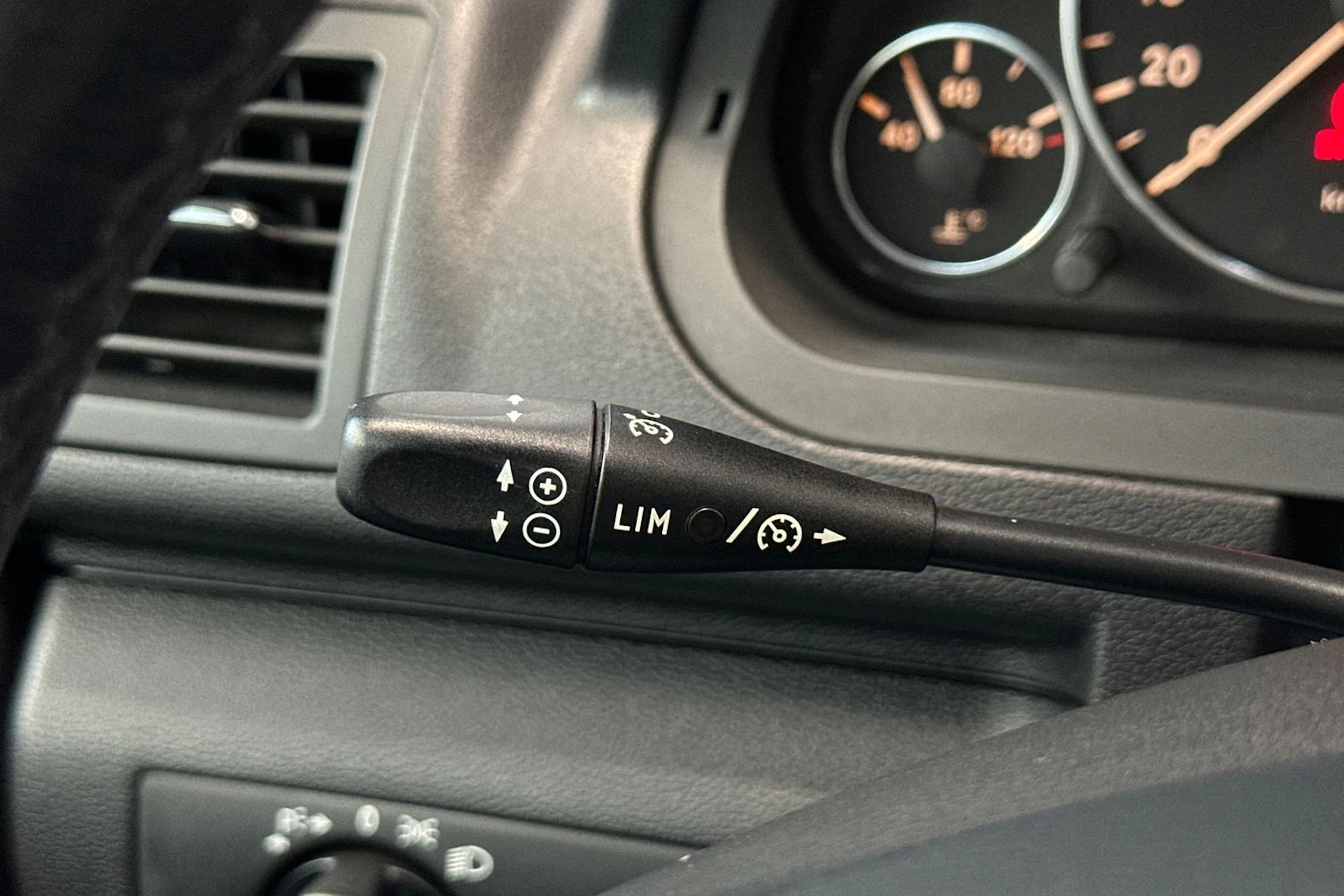 punainen Mercedes-Benz A 2006 kuva 19.