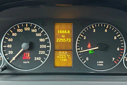 punainen Mercedes-Benz A 2006 kuva 20.