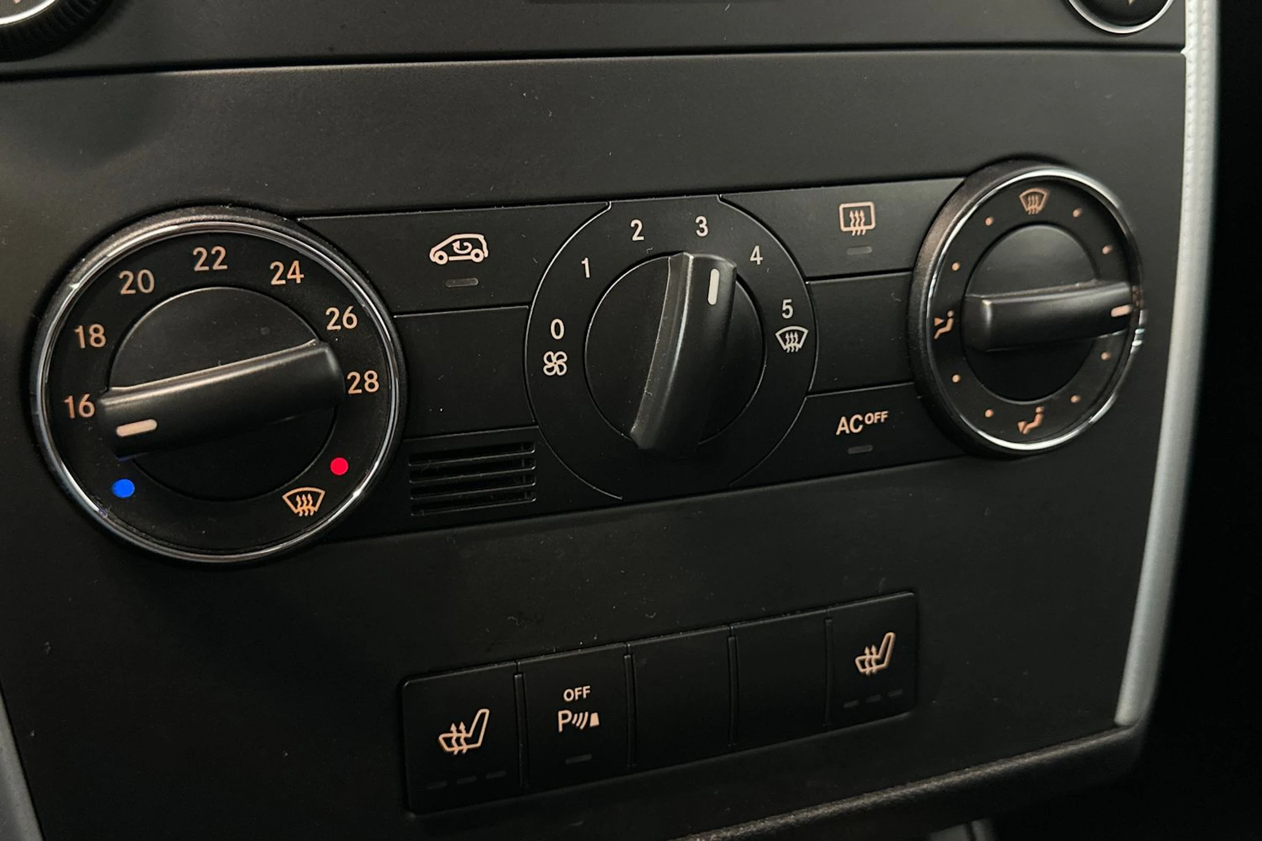 punainen Mercedes-Benz A 2006 kuva 22.