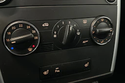 punainen Mercedes-Benz A 2006 kuva 22.