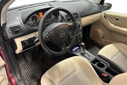 punainen Mercedes-Benz A 2007 kuva 3.