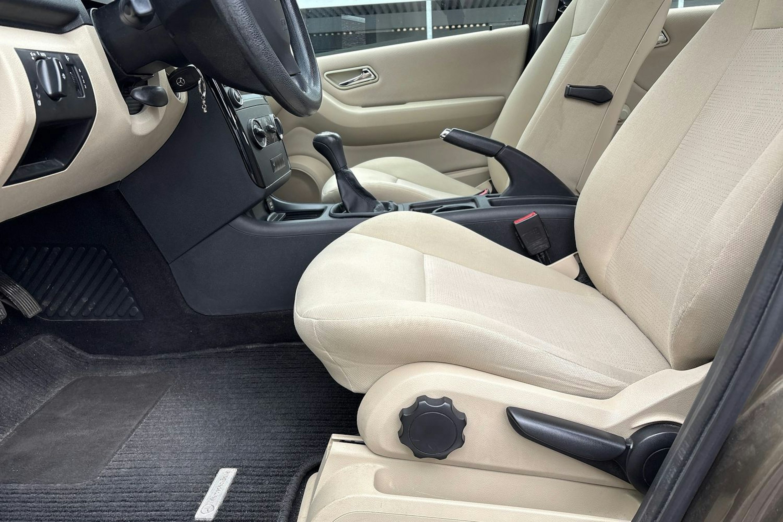 ruskea (beige) Mercedes-Benz A 2009 kuva 16.