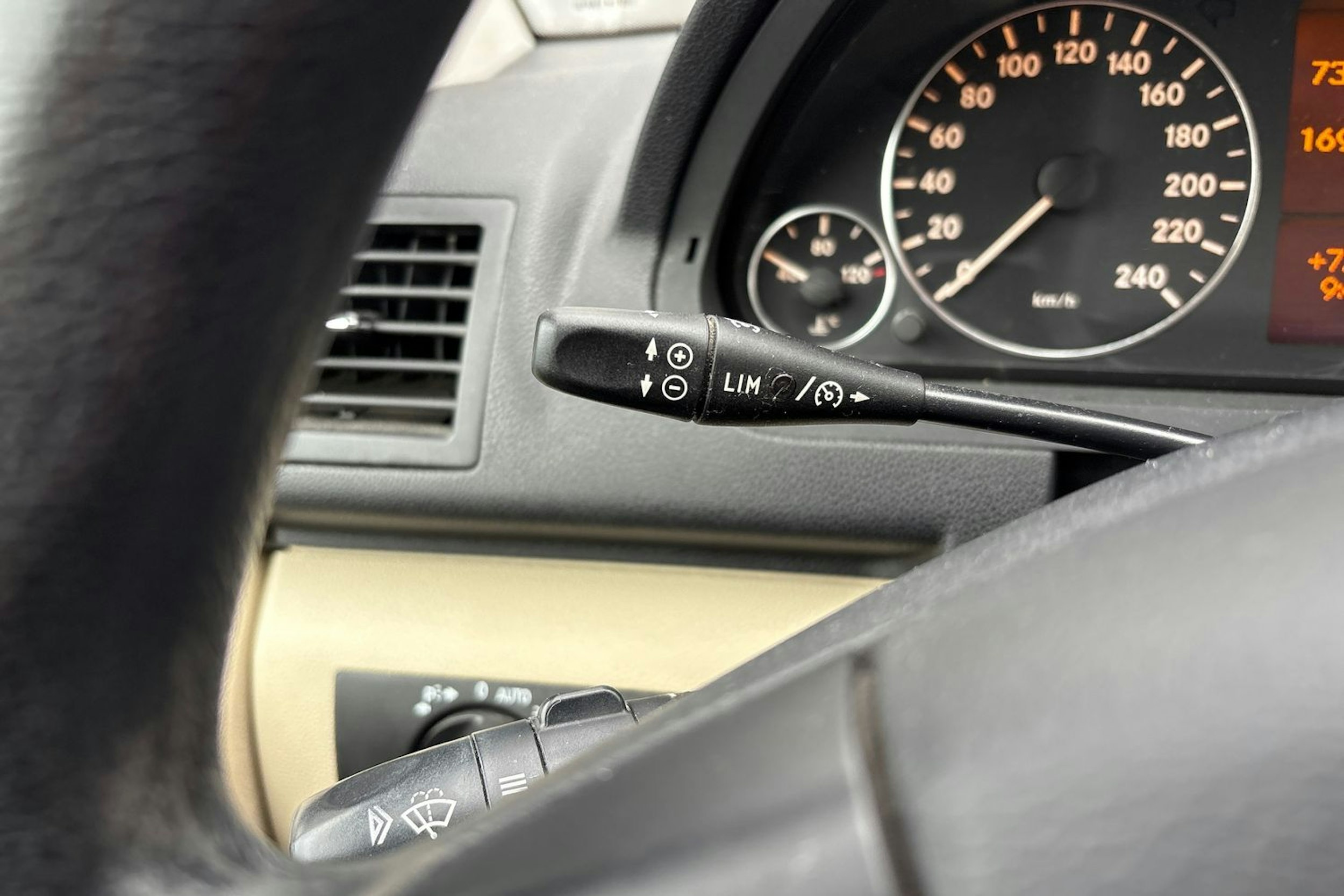 ruskea (beige) Mercedes-Benz A 2009 kuva 18.