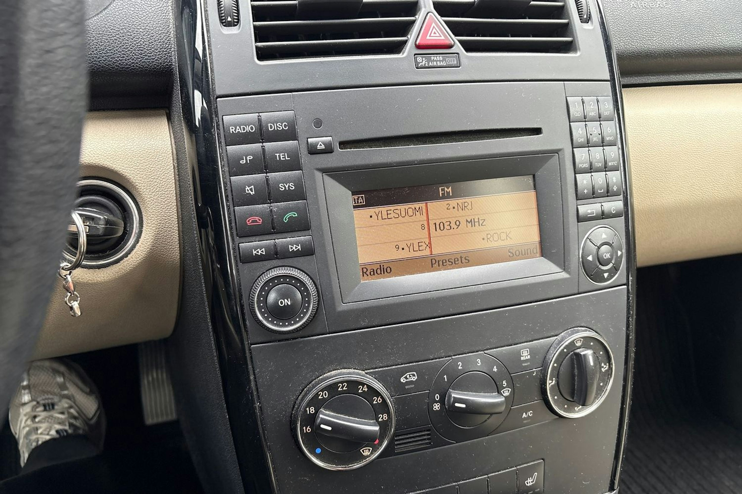 ruskea (beige) Mercedes-Benz A 2009 kuva 19.