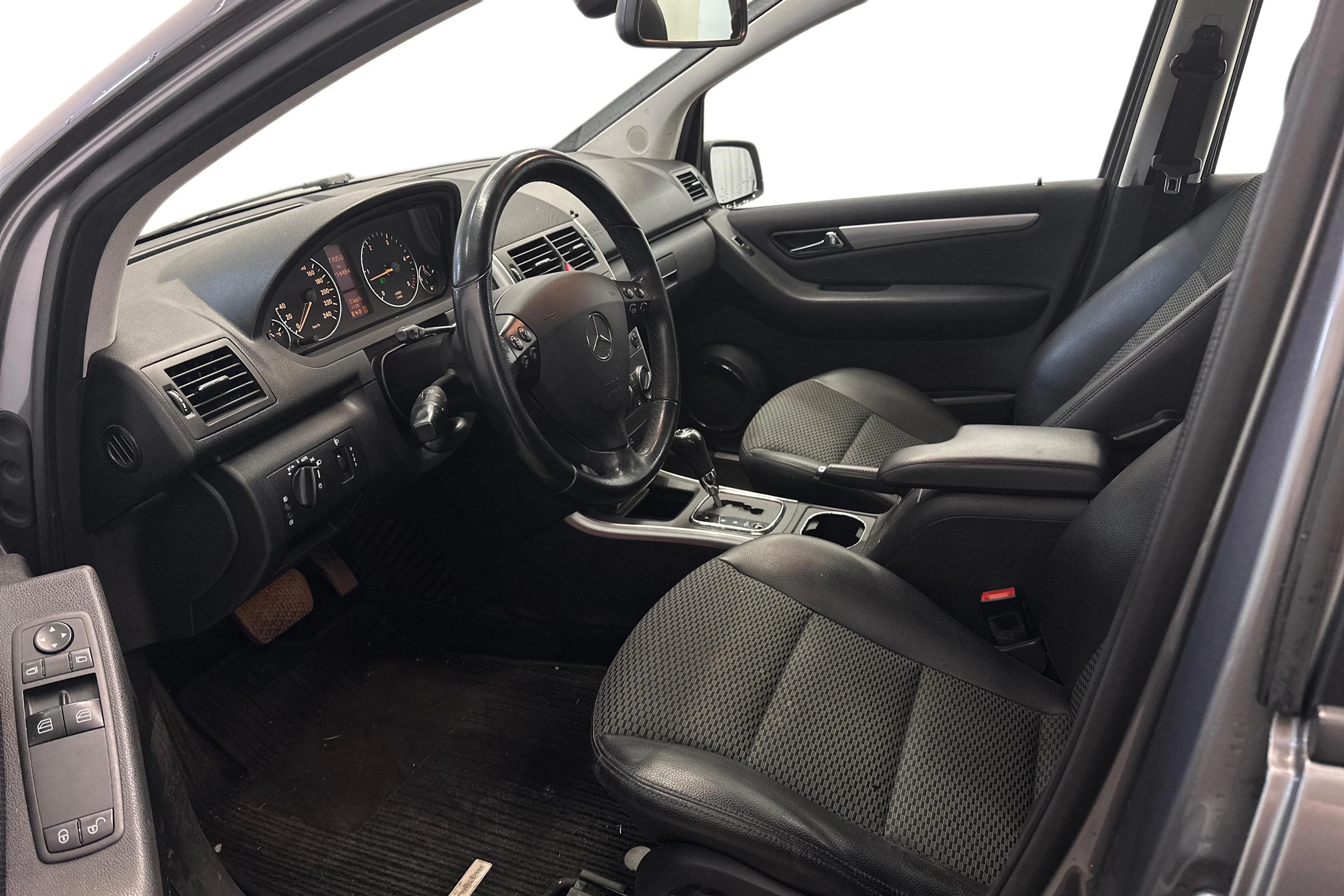 harmaa Mercedes-Benz A 2009 kuva 7.