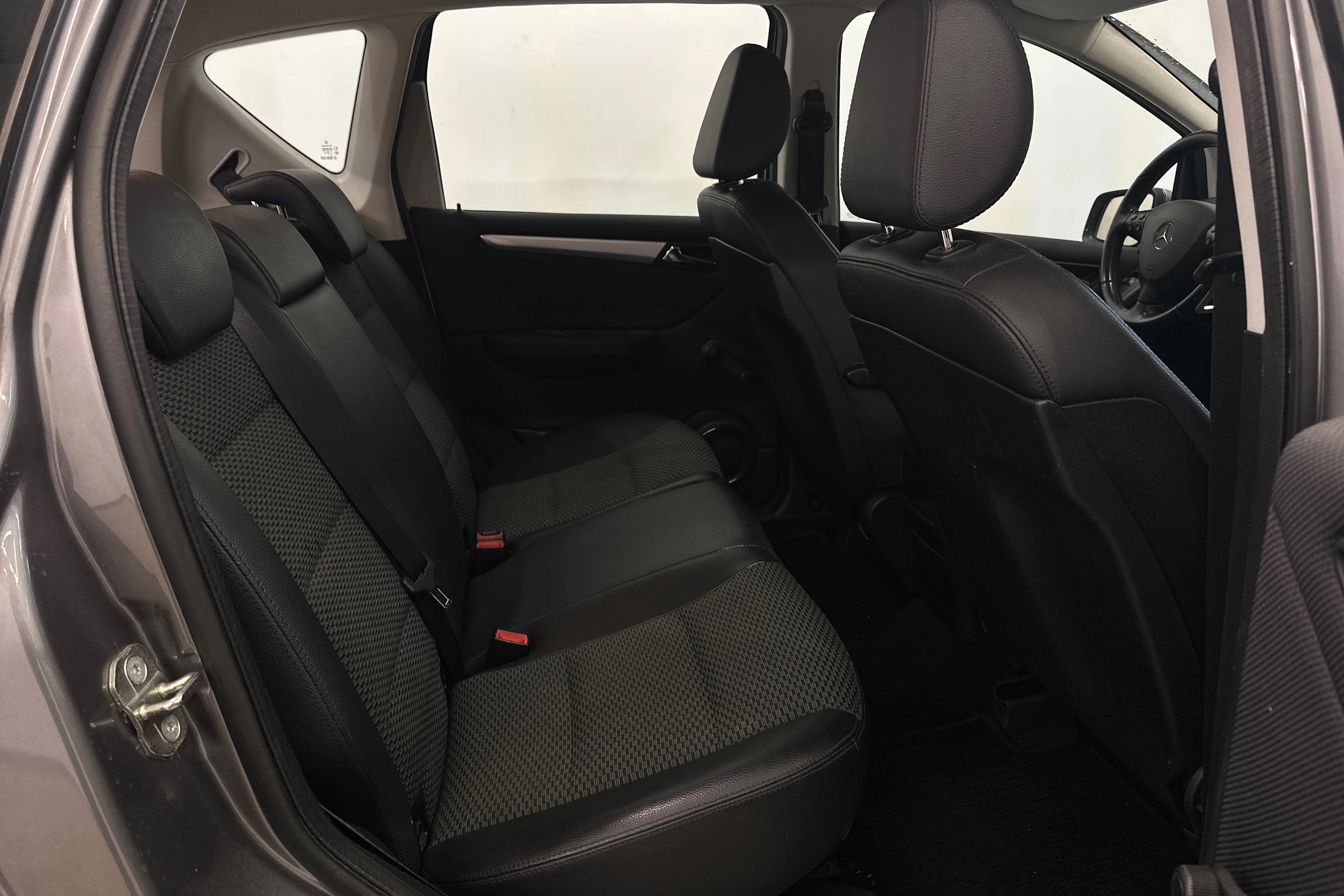harmaa Mercedes-Benz A 2009 kuva 17.