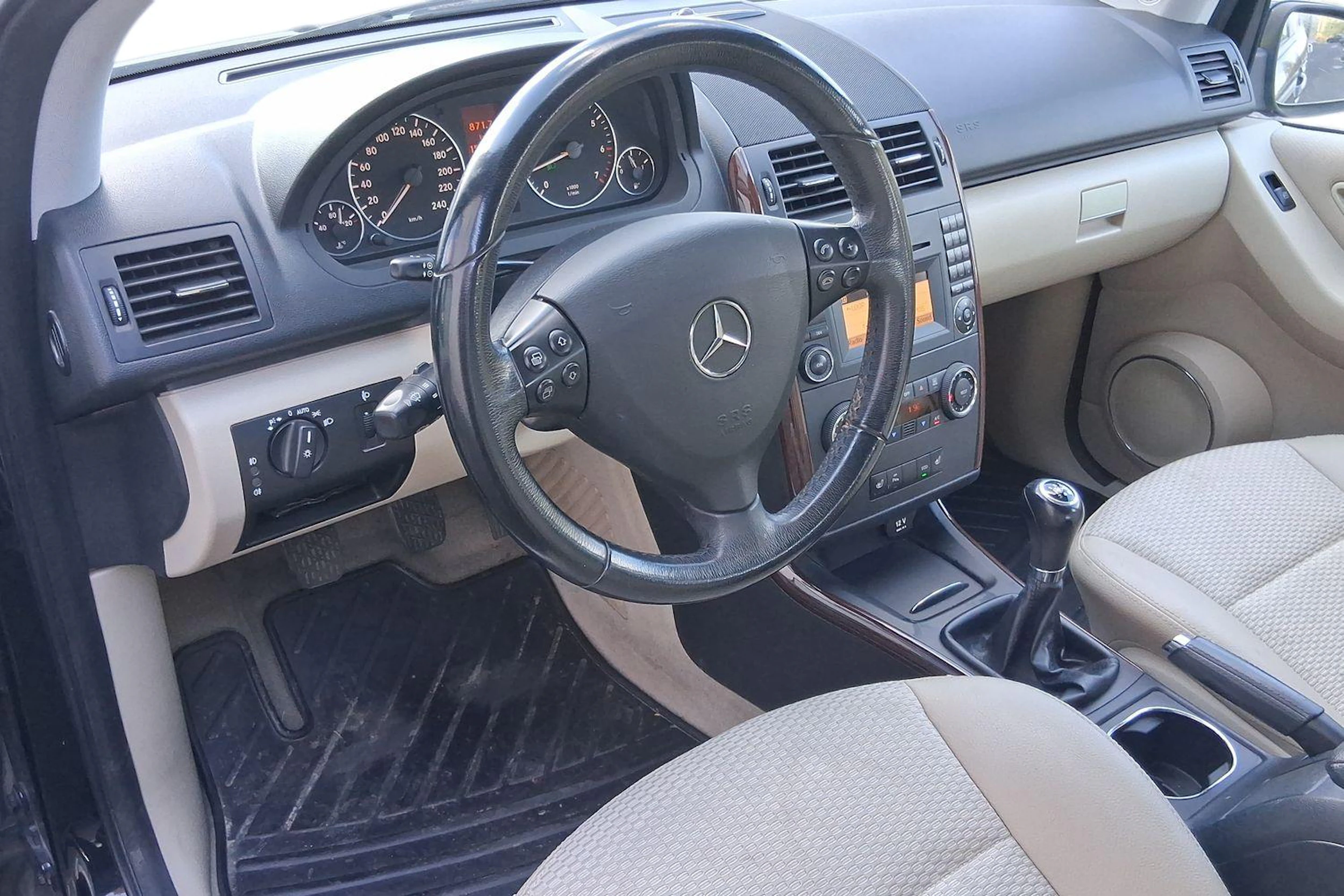 musta Mercedes-Benz A 2011 kuva 3.