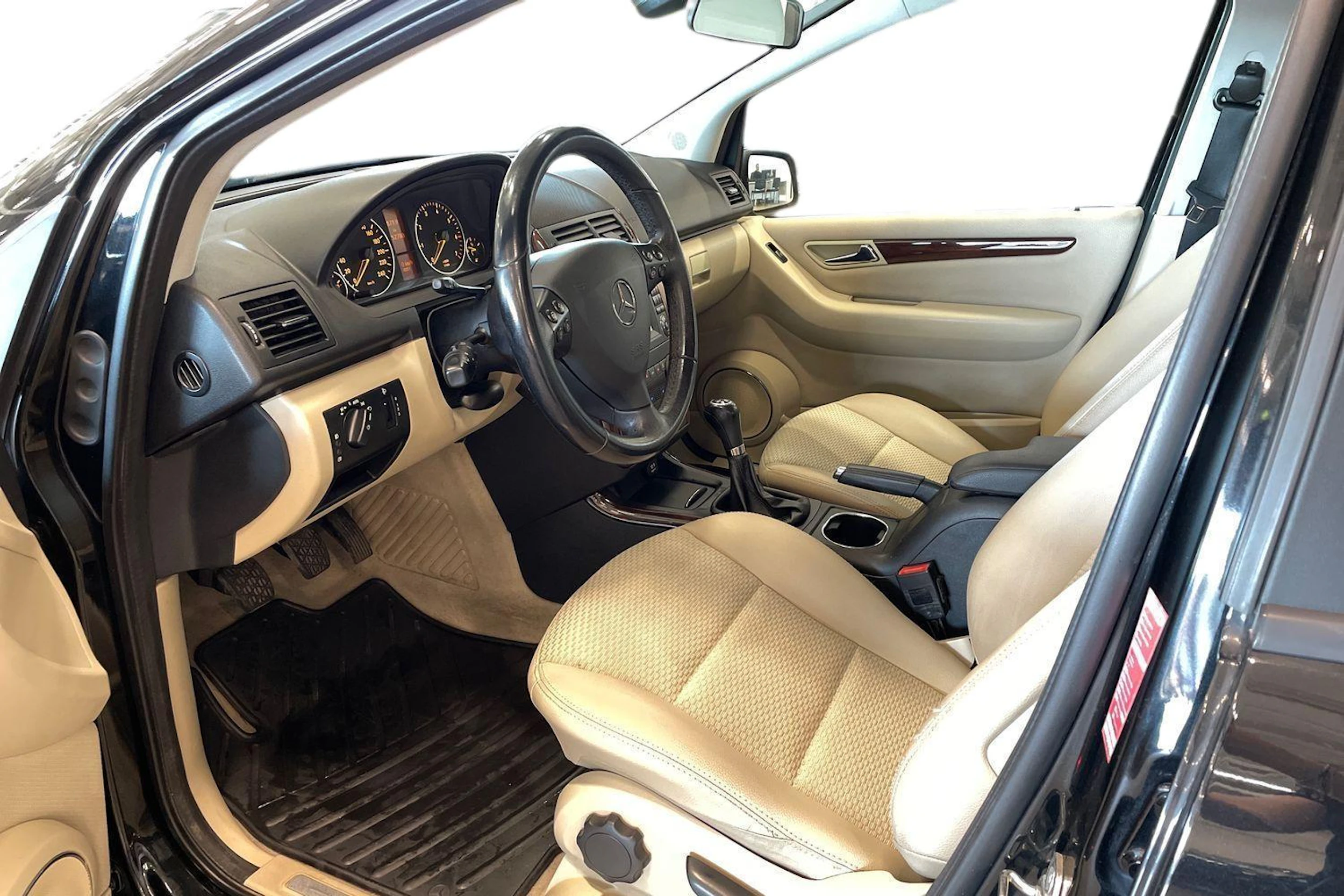 musta Mercedes-Benz A 2011 kuva 7.
