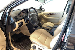 musta Mercedes-Benz A 2011 kuva 7.