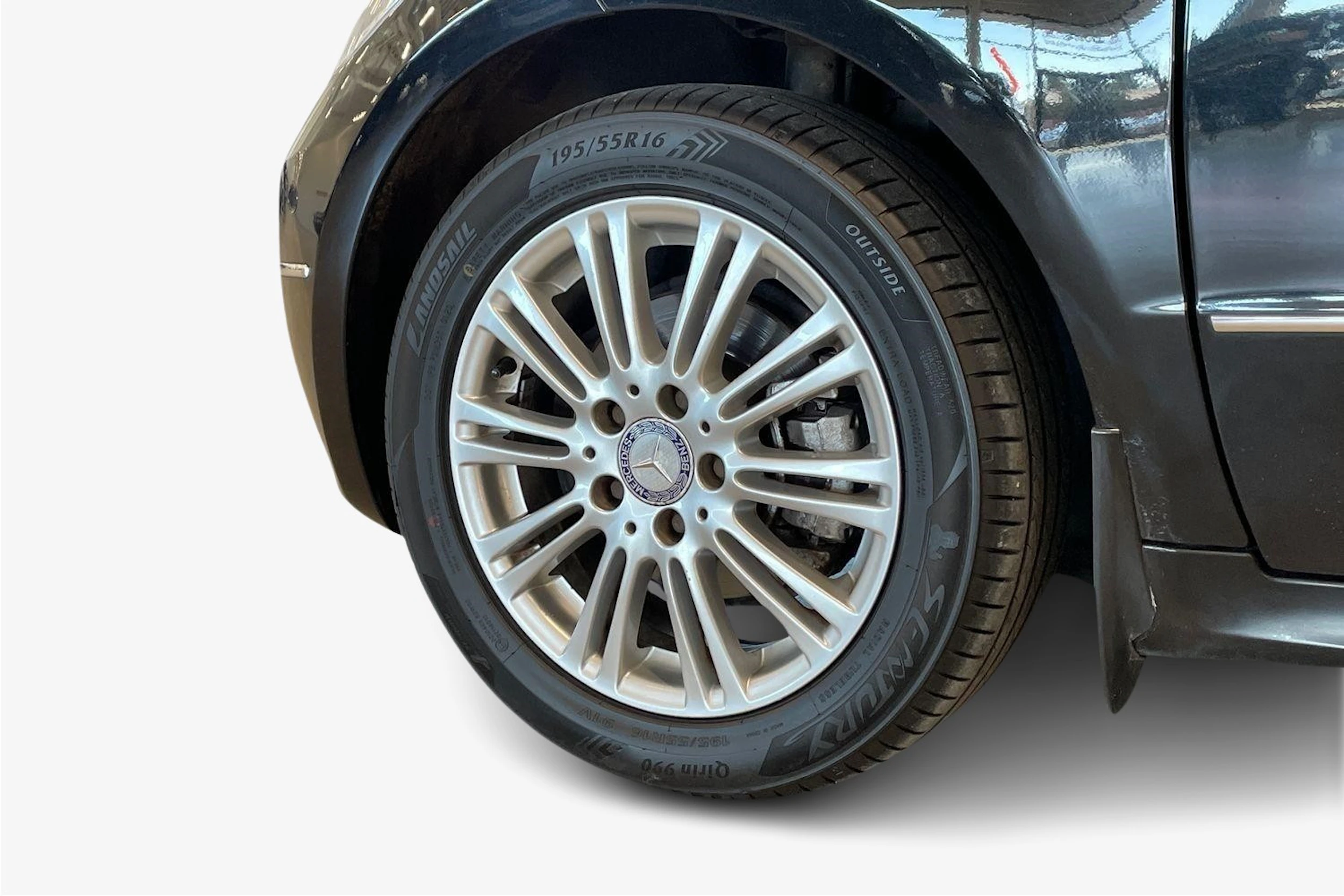 musta Mercedes-Benz A 2011 kuva 9.