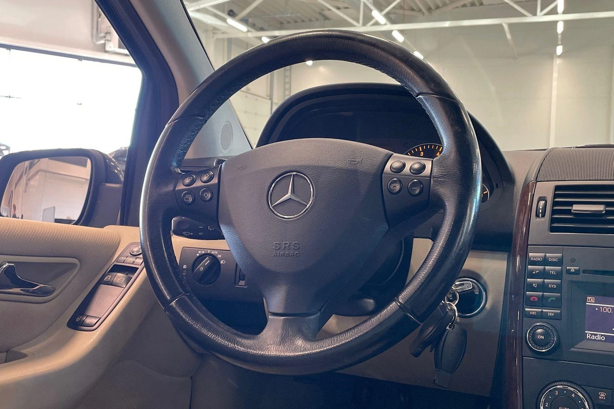 musta Mercedes-Benz A 2011 kuva 12.