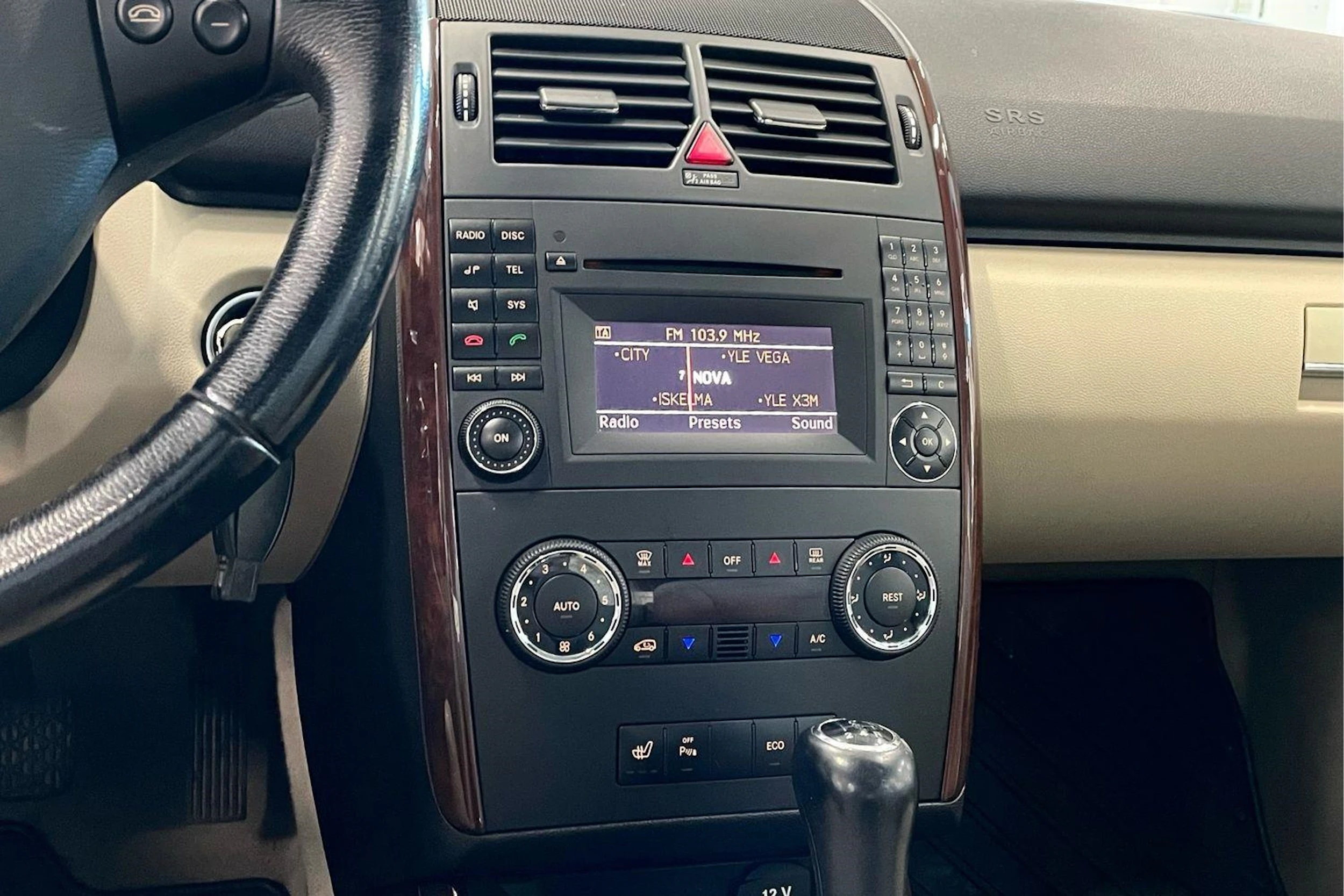 musta Mercedes-Benz A 2011 kuva 16.