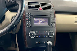 musta Mercedes-Benz A 2011 kuva 16.
