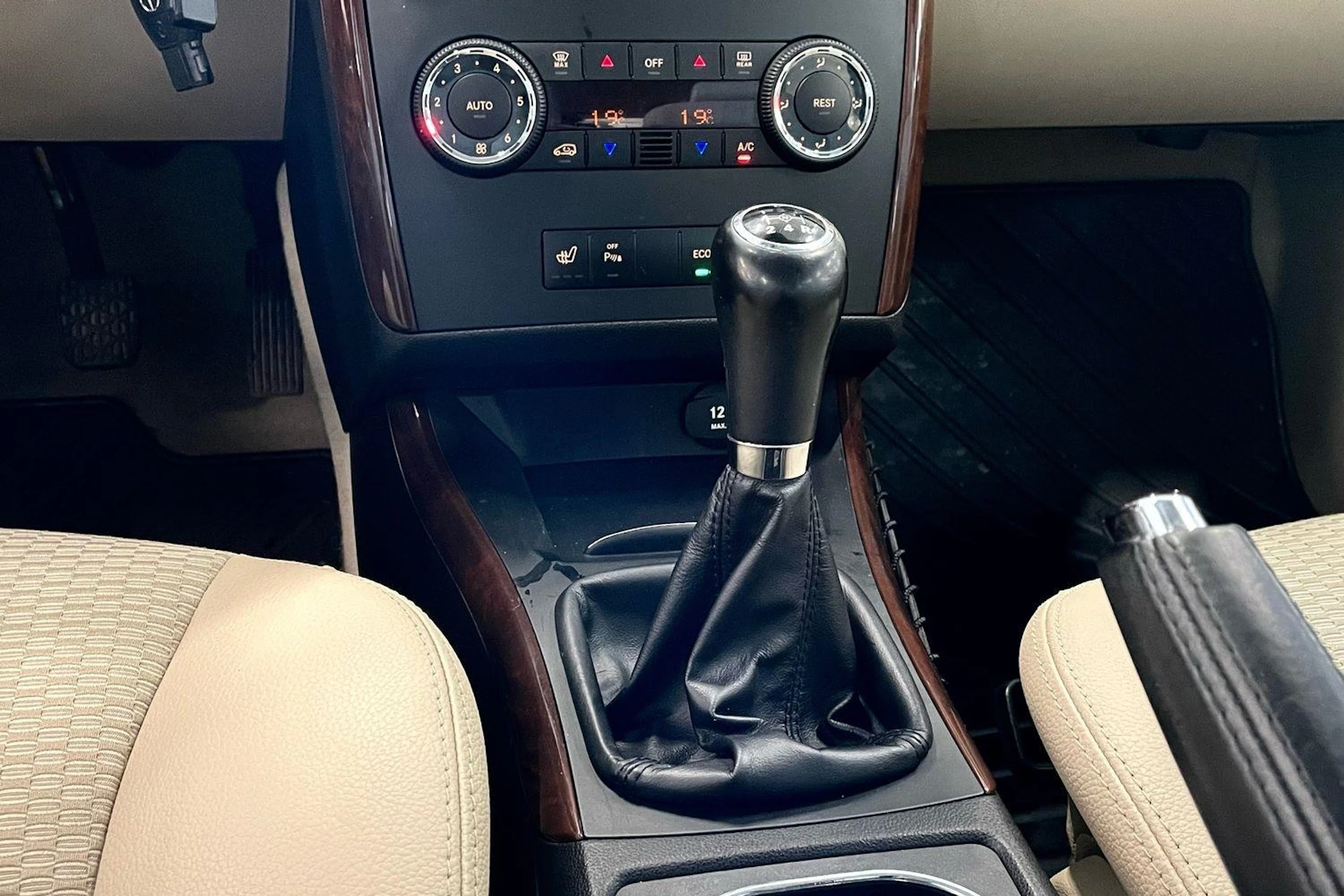 musta Mercedes-Benz A 2011 kuva 17.