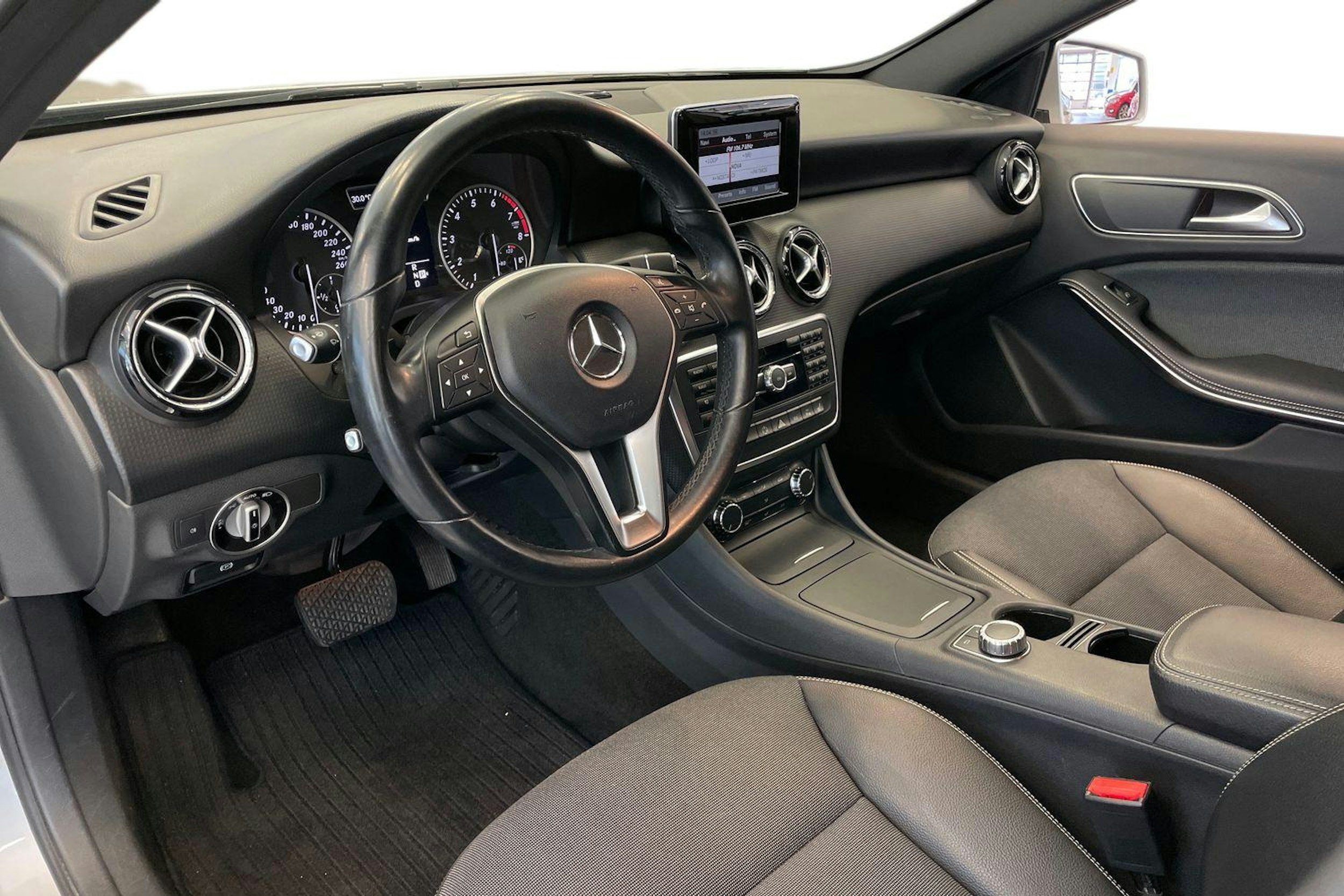 harmaa Mercedes-Benz A 2012 kuva 7.