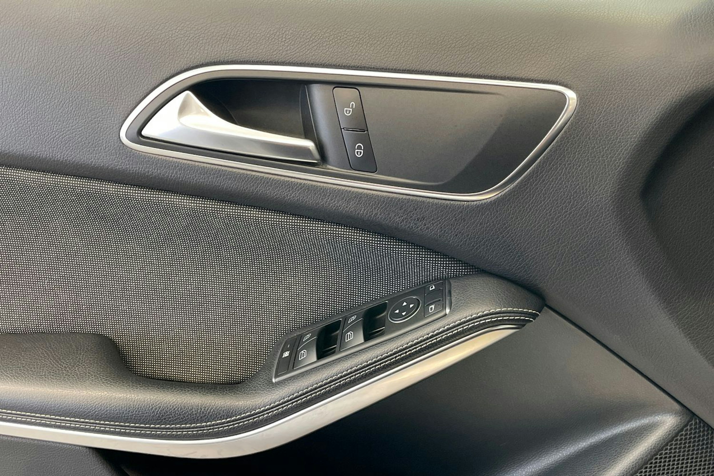 harmaa Mercedes-Benz A 2012 kuva 19.
