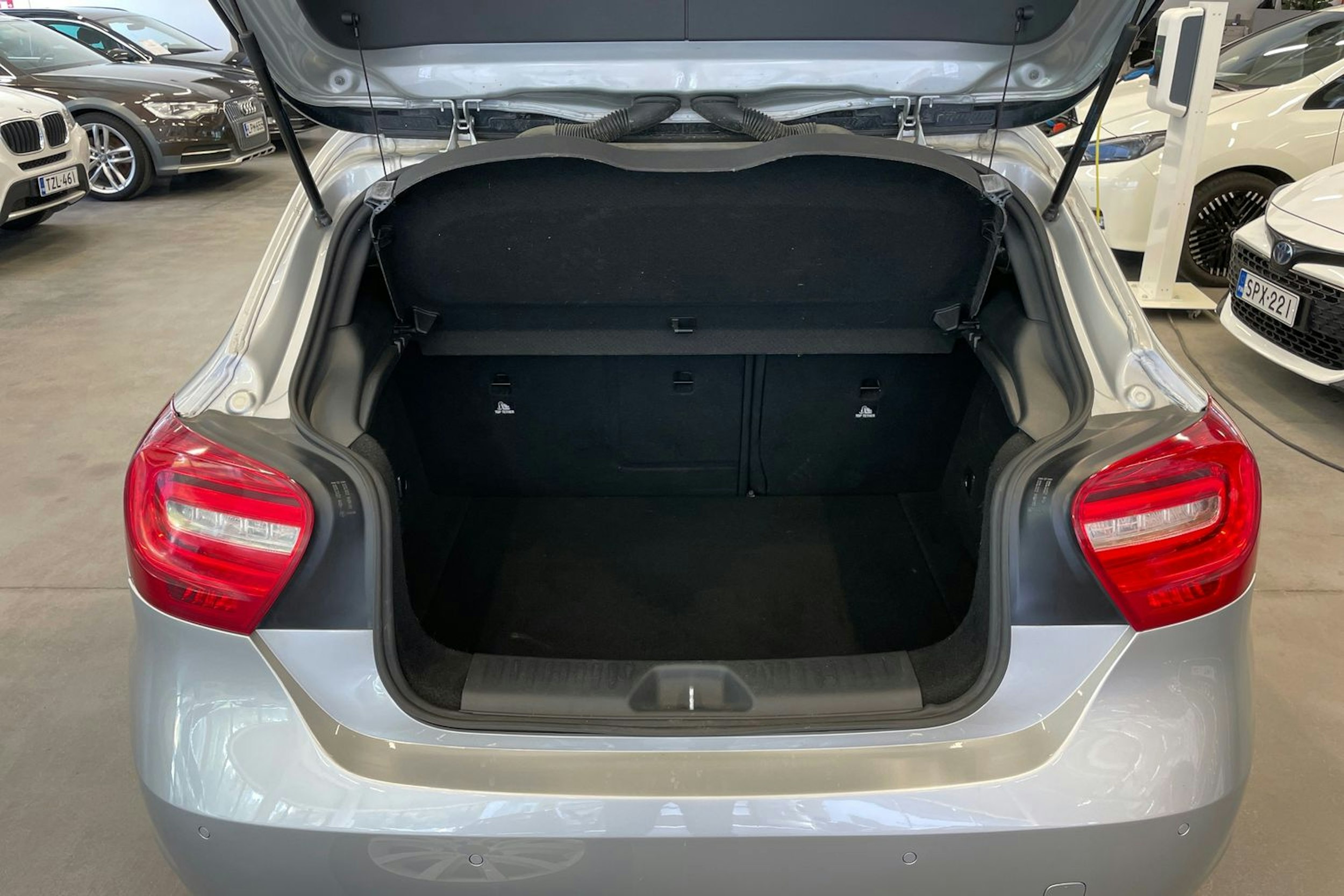 harmaa Mercedes-Benz A 2012 kuva 22.