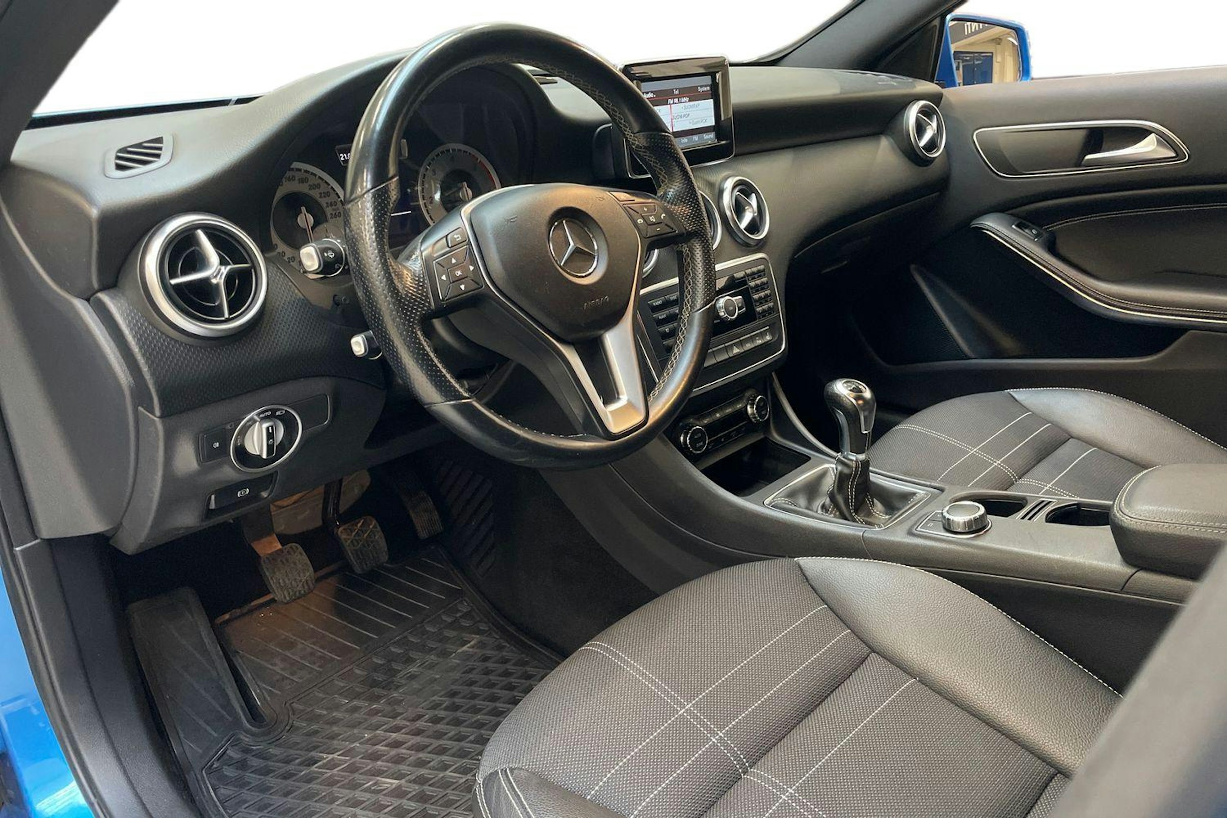 sininen Mercedes-Benz A 2012 kuva 7.
