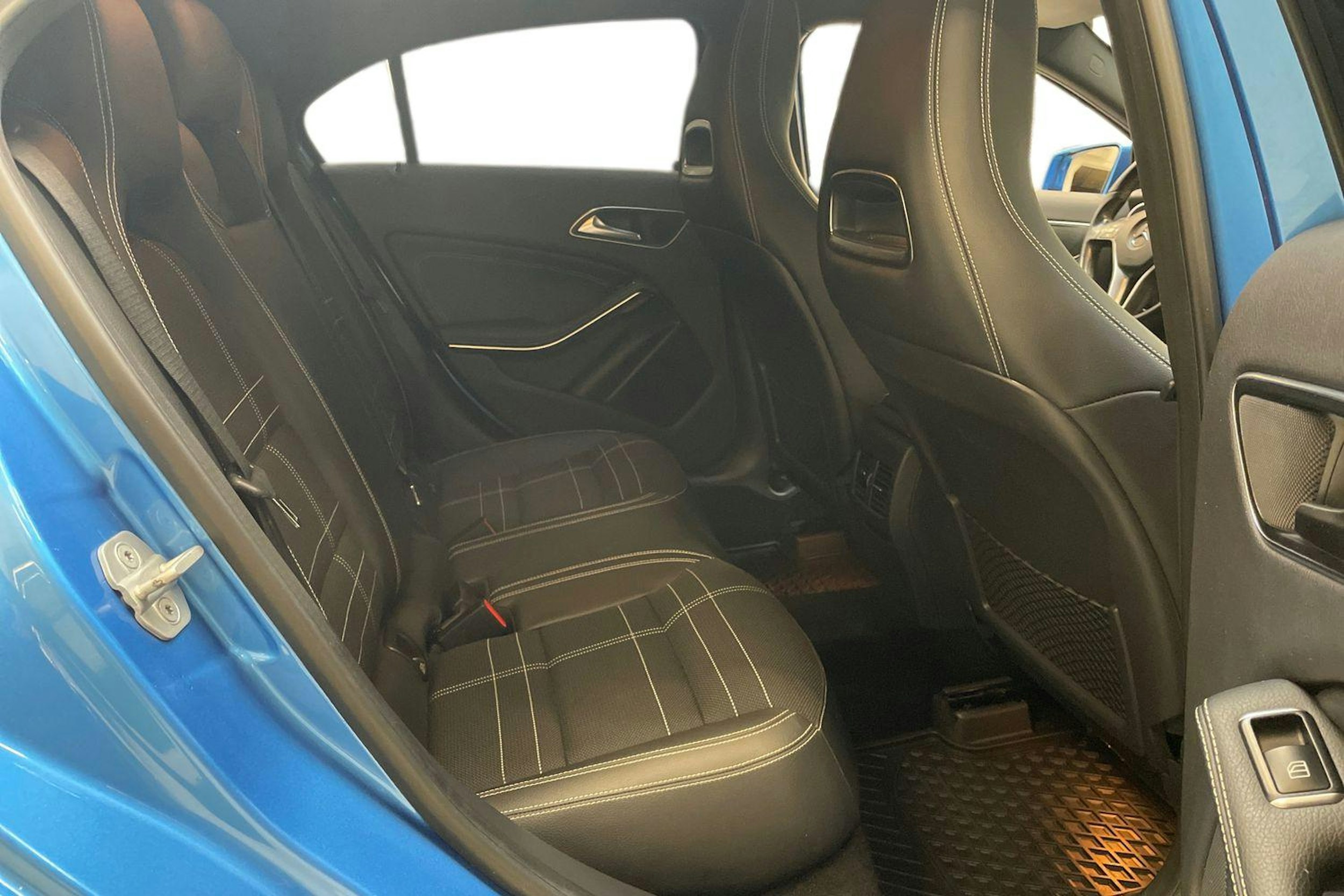 sininen Mercedes-Benz A 2012 kuva 11.