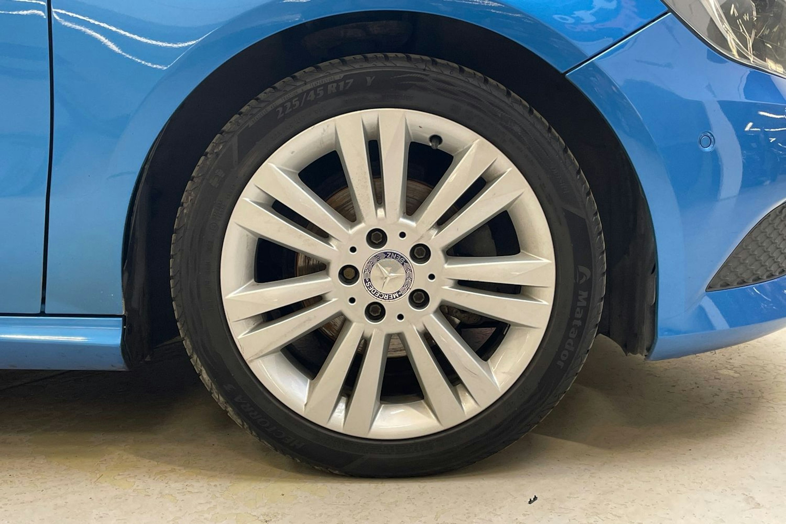 sininen Mercedes-Benz A 2012 kuva 13.